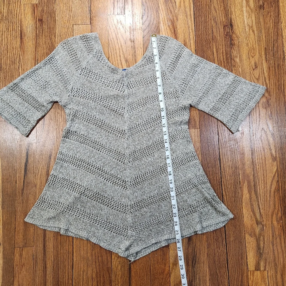 V Neck Size Medium Beige Loose Top Knit 3/4 Sleeve Top Handkerchief Bottom - Picture 5 of 8